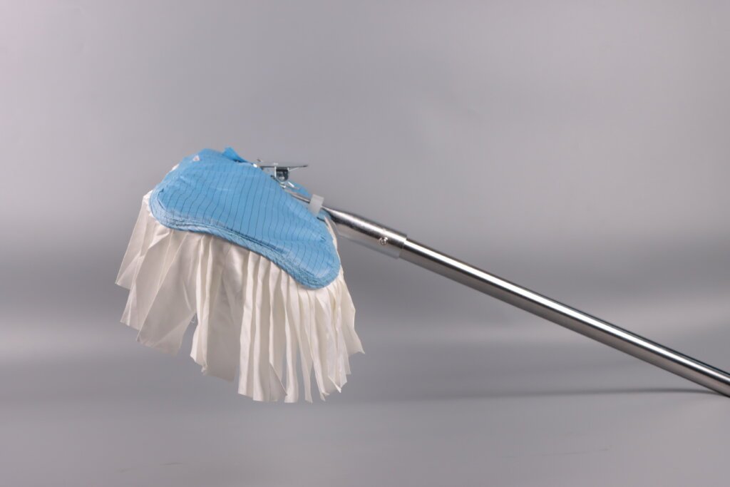 Cleanroom Mop Usage: Features and Industry Applications
