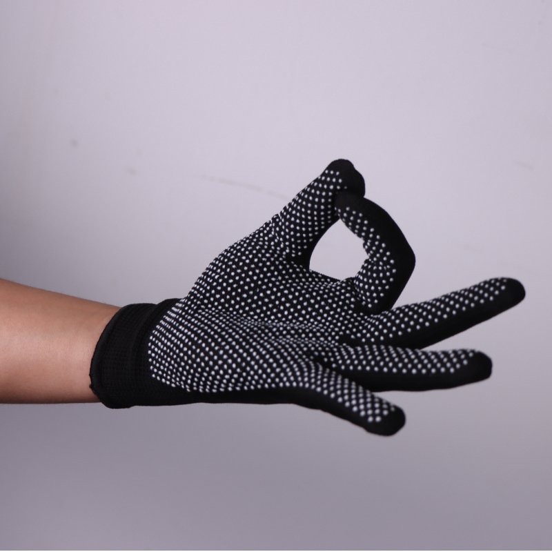 How to Use ESD Gloves in Cleanroom Applications