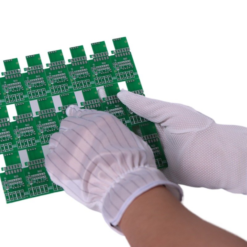How to Use ESD Gloves in Cleanroom Applications